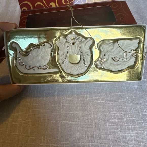 Avon Exclusive 2001 Set of 3 Bisque Porcelain Ornaments/24K Gold Accent - Picture 2 of 10
